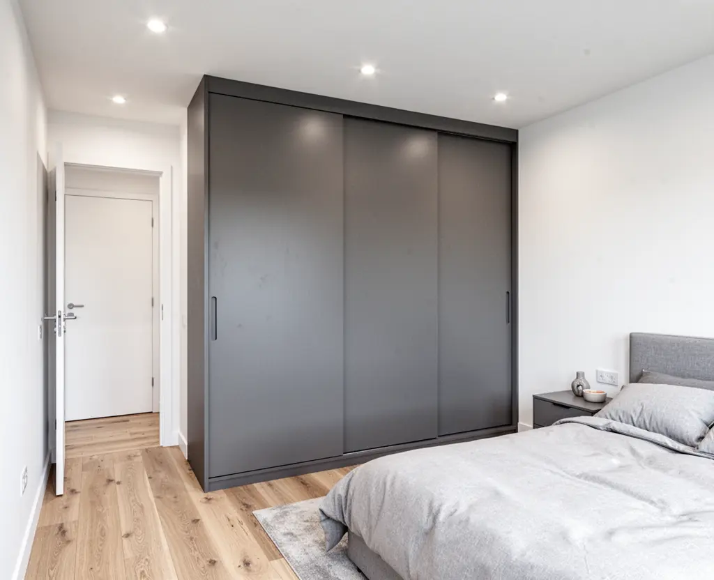 Встроенный шкаф купе во всю стену на заказ в Бресте